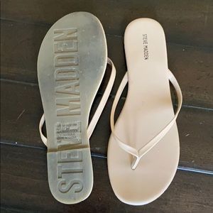 Steve Madden nude flip flops